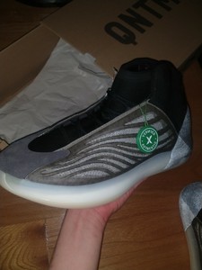 yeezy quantum stockx