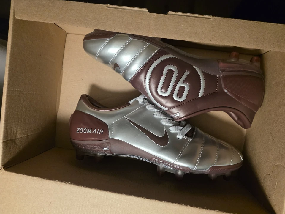 Total 90 White Cleats Size 9 - Image 2 of 4