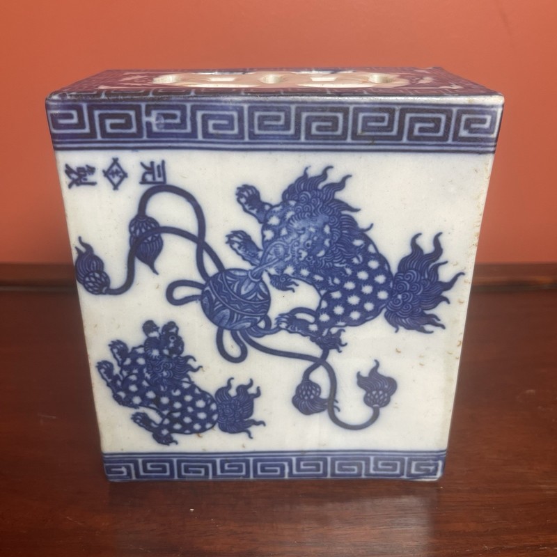 Antique Chinese Blue & White Porcelain Headrest / Opium Pillow – Guardian Lions