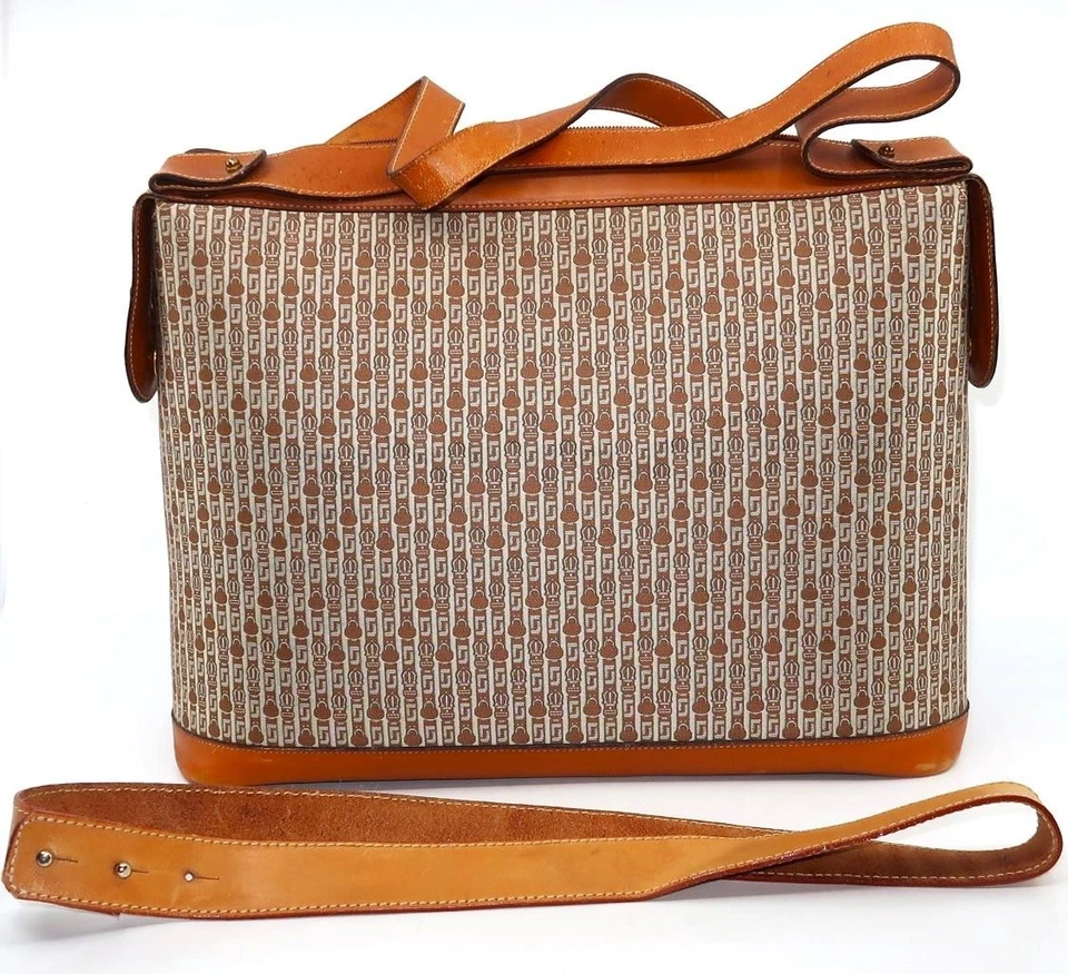 Cartera de Colección Judith Leiber Signature de Lona y Cuero, Bolso Grande, 13" x 10 1/2" Foto 3 de 4