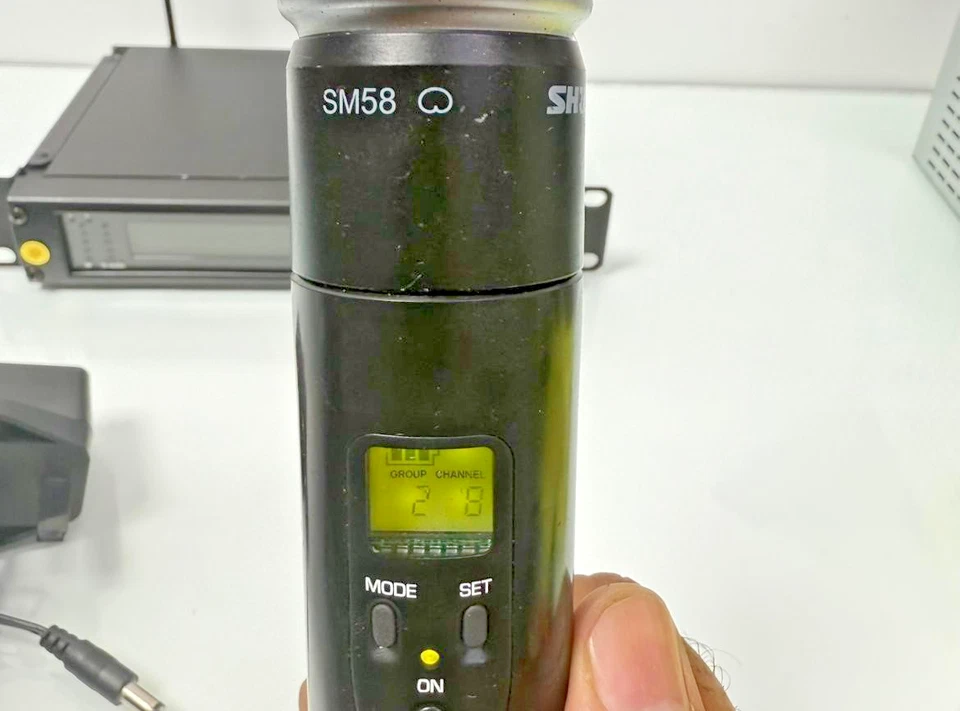 Shure ULXP4 M1 & ULX2-M1 SM58 Wireless Microphone System,  662-698 MHz-M1 - Image 4 of 4