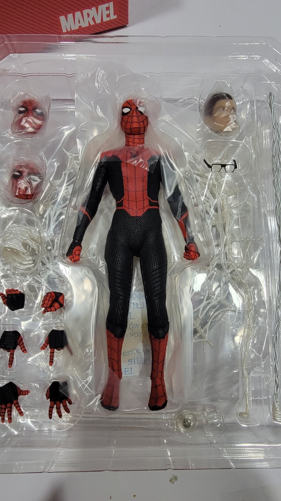 Mezco Toyz Far From The Home  Spider-Man  1/12 Action Figure