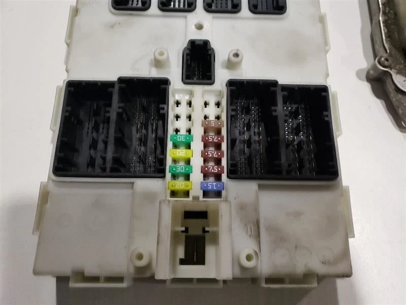2014 BMW F30 Sedan 320i - Conjunto de segurança OEM - ECU BCM módulo fusível bloqueio chaveiro - Imagem 2 de 4