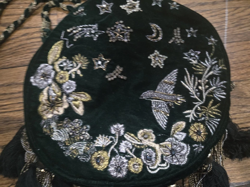 Precioso bolso vintage de Zara. Terciopelo verde. Bordado a mano. Nuevo sin etiquetas Foto 2 de 4