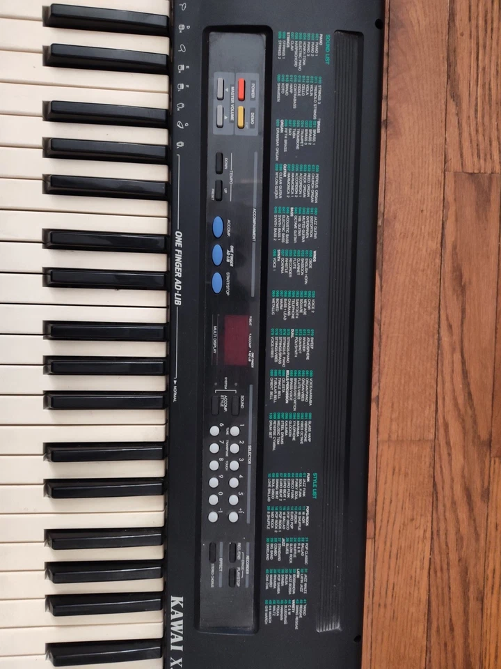 Teclado de respuesta táctil Kawai X30  Foto 3 de 4