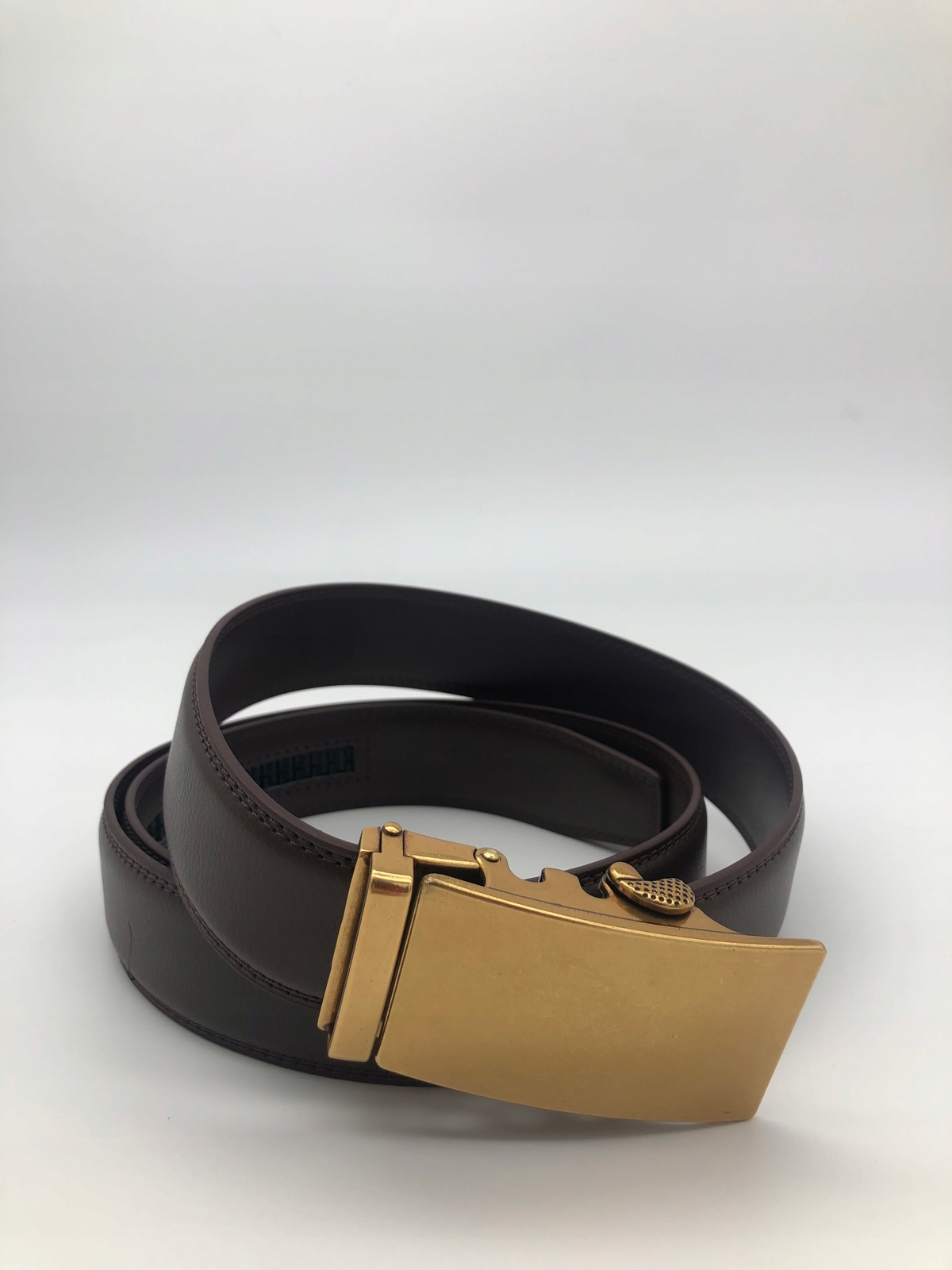 Durable Black Leather Belt for Men - Stylish and Versatile Accessory-image