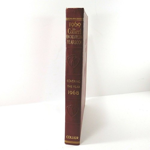 Collier's Encyclopedia 1969 Yearbook Covering Year 1968 World Events HB Book - Picture 2 of 10