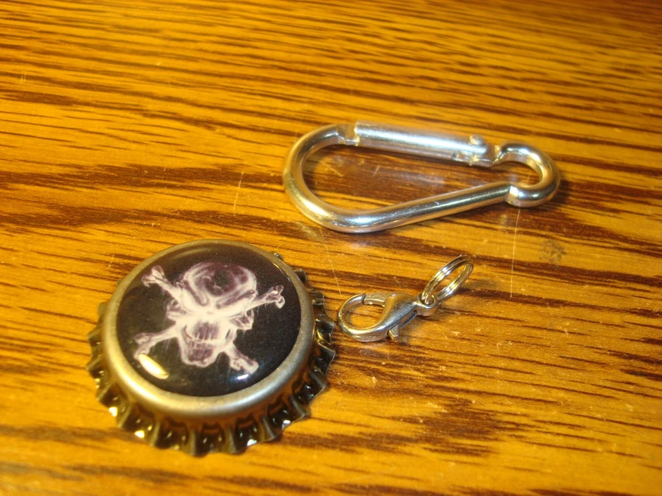 SKULL X-RAY 3D design Bottle Cap Polyurethane Dome Carabiner Hook key chain - Image 3 of 4