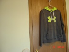 Under Armour Sweatshirt Youth Size Medium Gray/GRN Long-Sleeve Hoodie Pullover