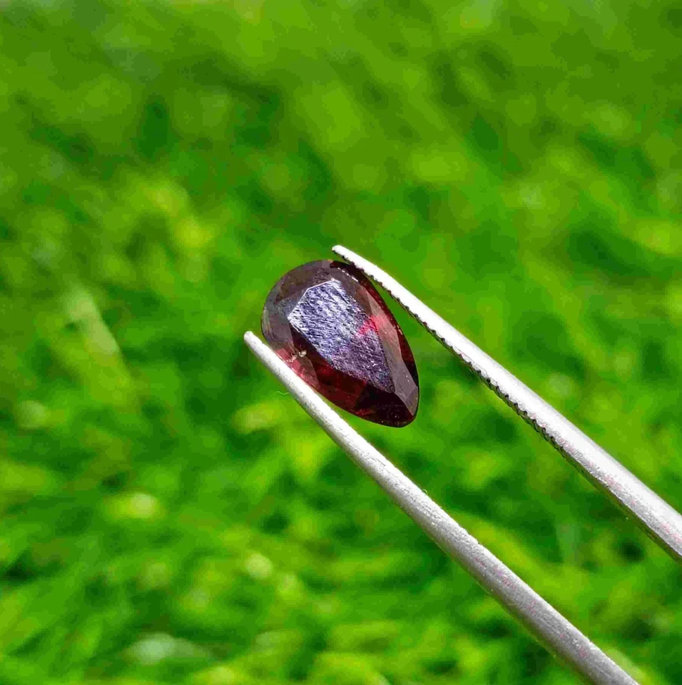 1.7 Carats Pendeloque or Pear Shape Pyrope or Red Garnet Natural Gemstone - Image 4 of 4