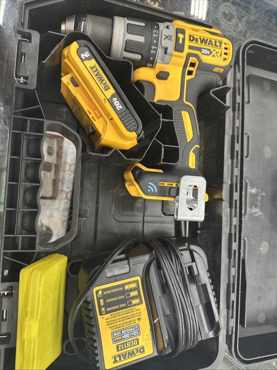 DEWALT DRILL DCD797 BATTERY AND CHARGER