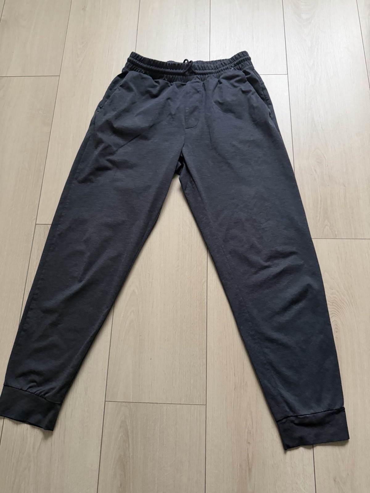 Uniqlo Men's Jogger Pants Size M Black Knit Drawstring Tapered Elastic Waist
