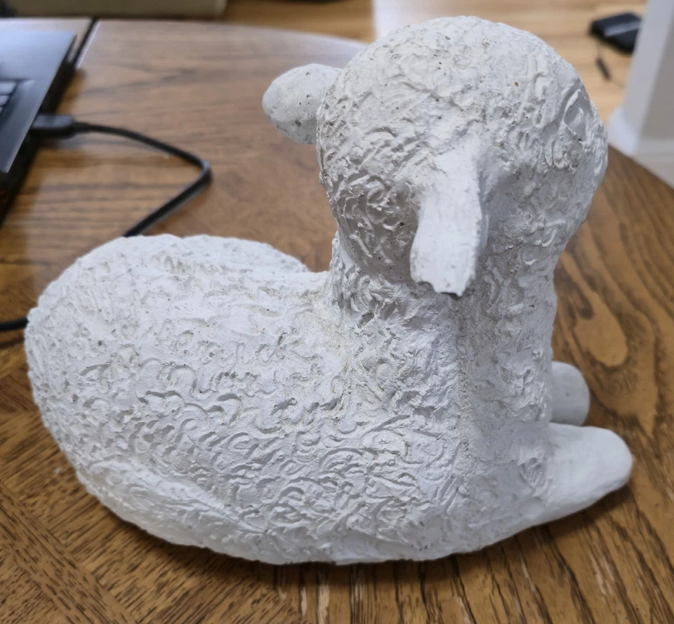 Estátua de cordeiro de concreto branco jardim deitado orelha lascada boa! - Imagem 4 de 4