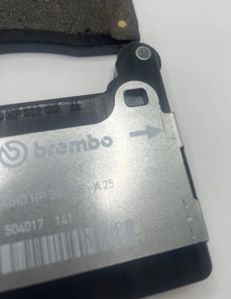 Conjunto de pastilhas de freio traseiras de aço Aston Martin DB11 / Vantage - Imagem 4 de 4