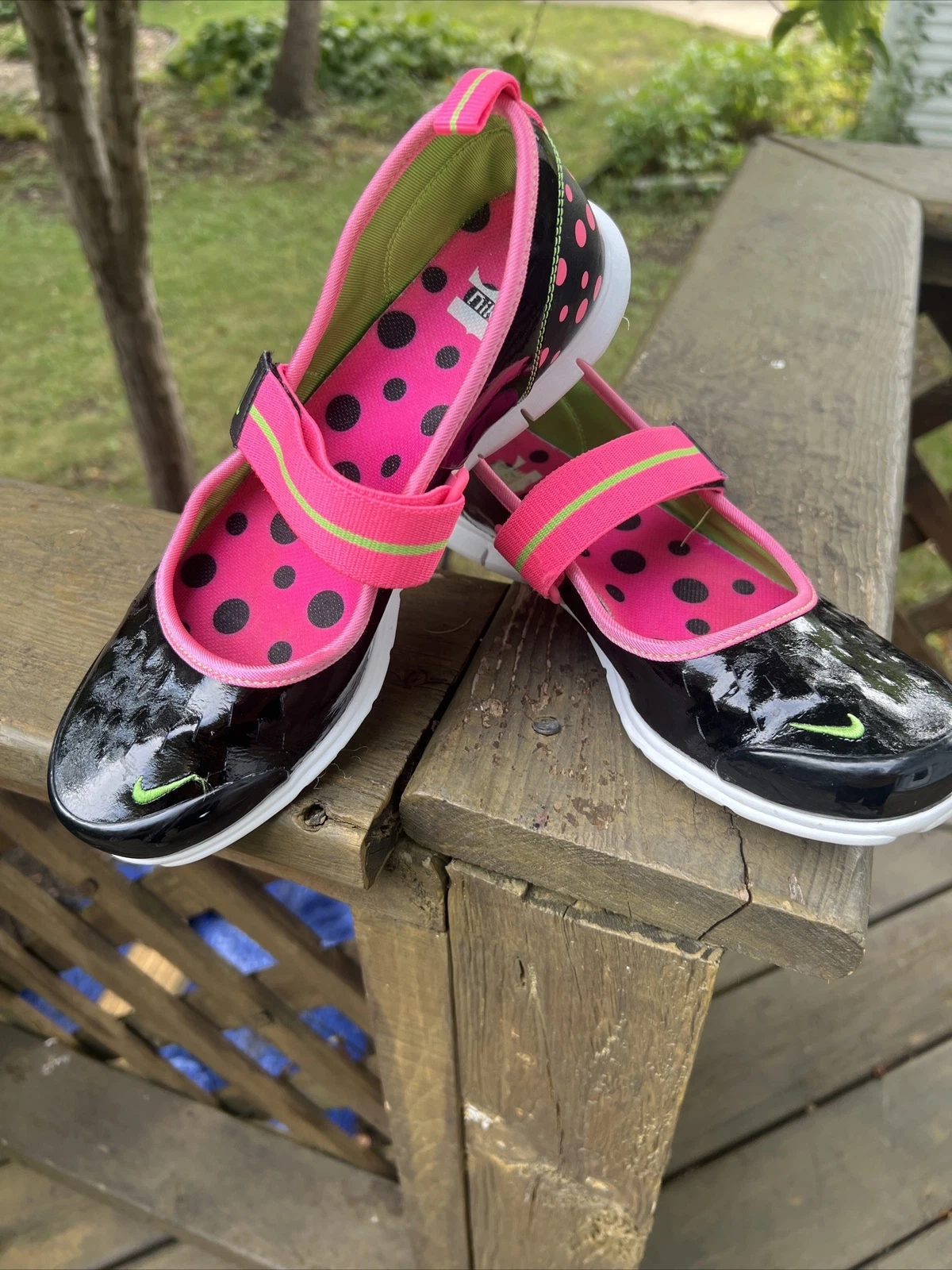 Scarpe slip on Nike Mary Jane da donna taglia 6 nere rosa bianche in pelle patinata