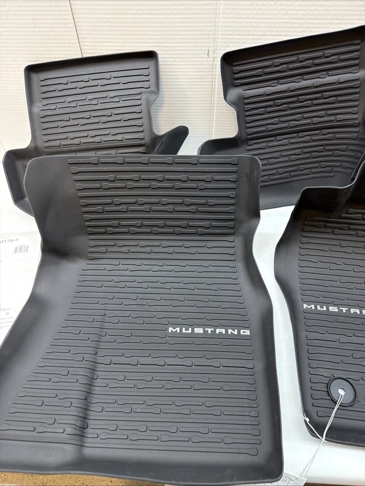 Alfombrillas de goma contorno vinilo para todo clima Ford Mustang 24-26 OEM NUEVAS Foto 2 de 4