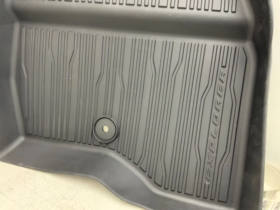 NEW!2013-2015 FORD EXPLORER  FRONT REAR LEFT RIGHT FLOOR MATS SET 4 OEM 13 14 15 Foto 4 de 4