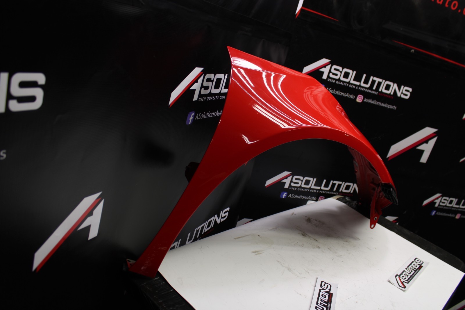 Lamborghini Huracan Coupe Right Front Fender RH 4T0821022D COLOR Z3M  **DAMAGE**