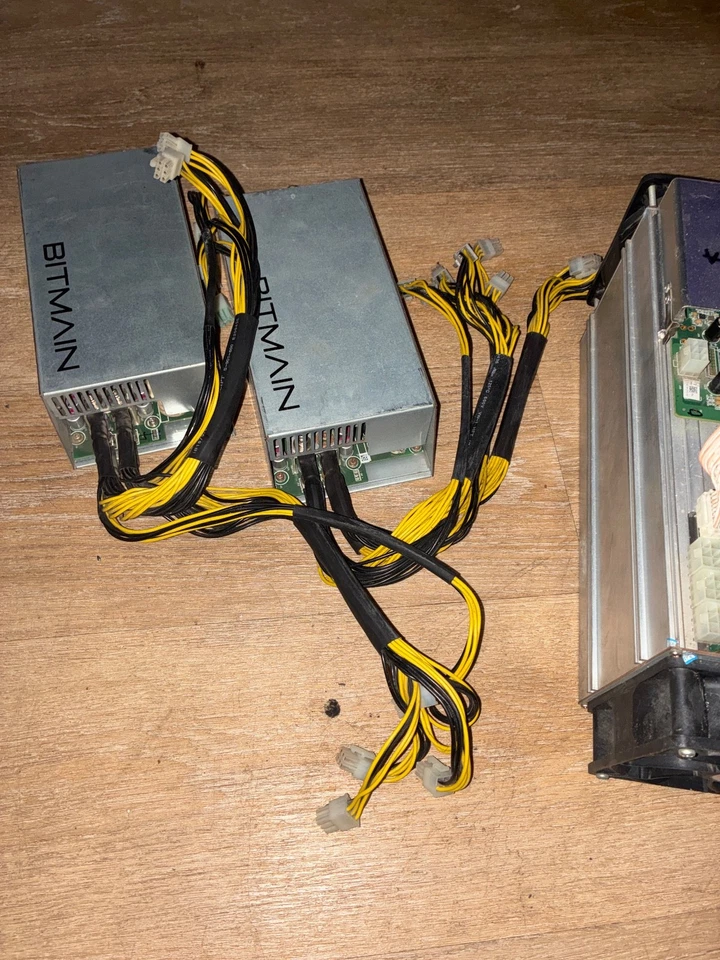 Bitmain Antminer S19 Pro 110TH 3250W Bitcoin Miner - White - Image 3 of 3