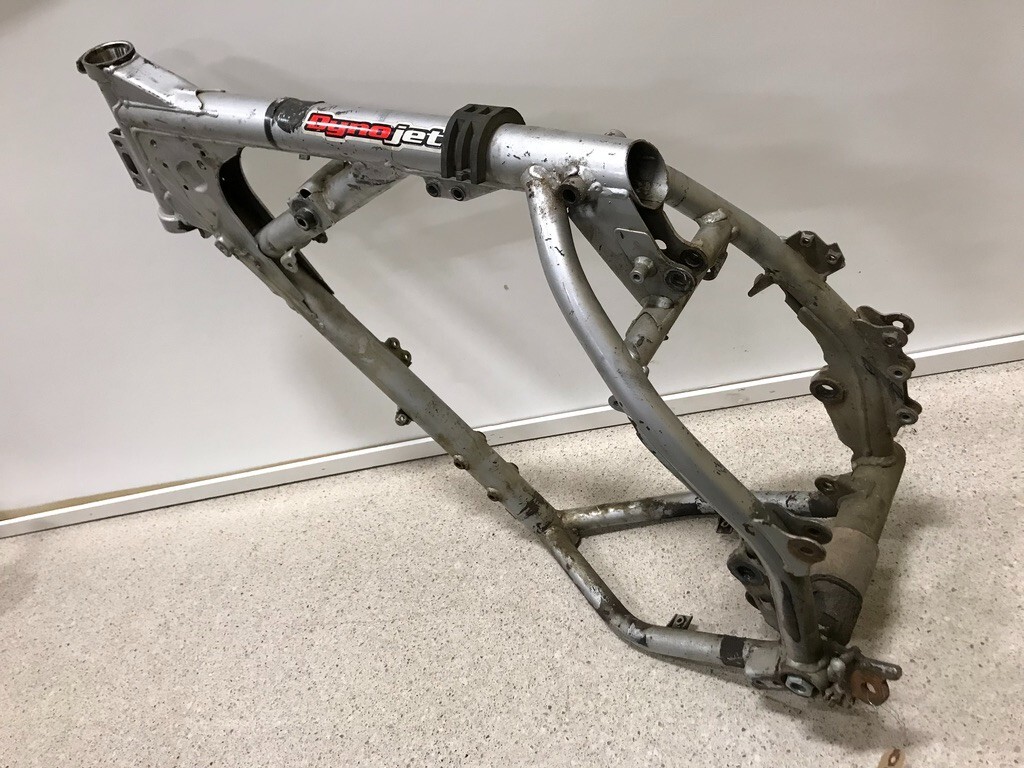 01 Kawasaki KLR650 KLR 650 OEM Main Frame Chassis Body