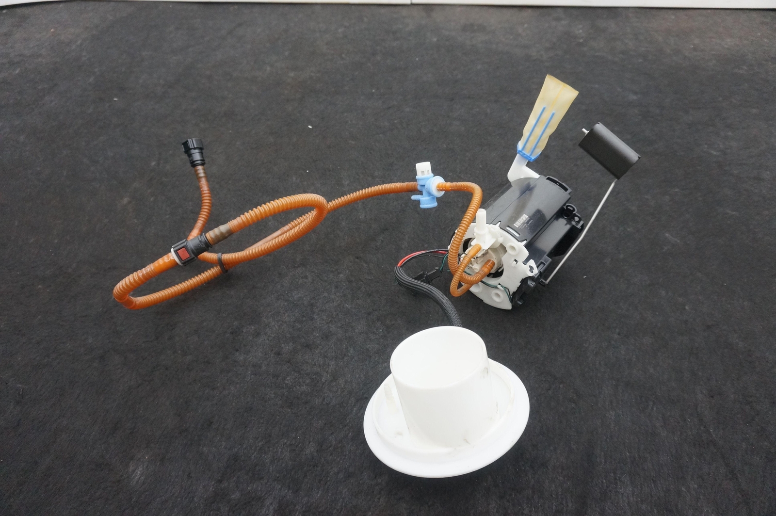 Right Passenger Fuel Pump & Flange Assembly OEM 11K047CP McLaren 650S 2015