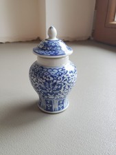 Kleine Ingwervase Small Ginger Jar Qing Qianlong Marke alt blue white Deckelvase