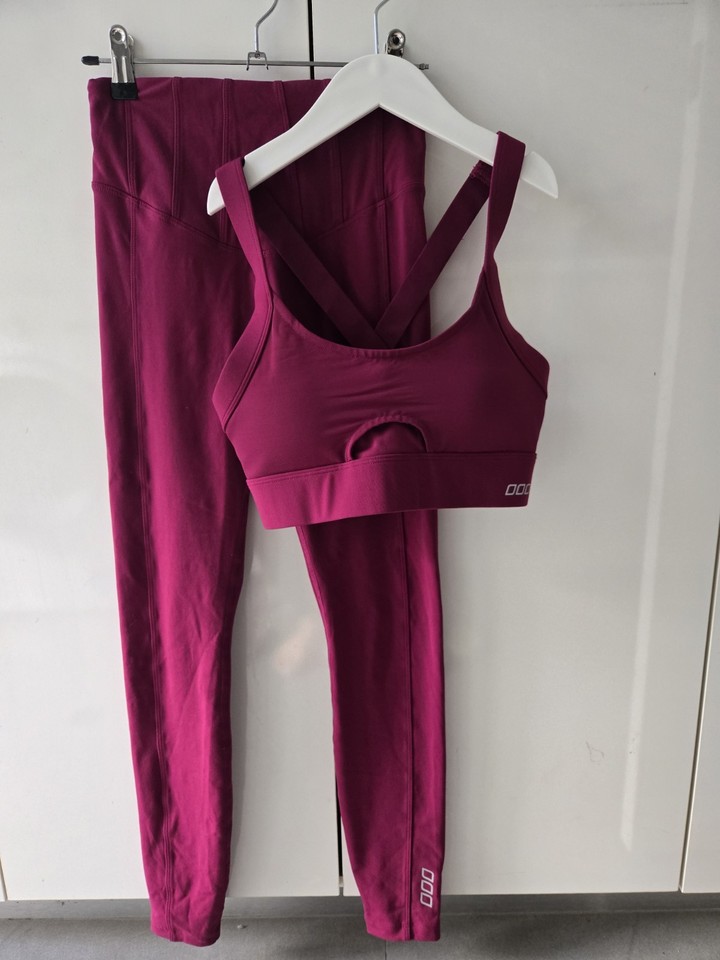 Preowned LORNA JANE SET Burgundy Plum Colour Leggings and Sports Bra XS