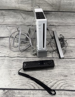 Nintendo Wii Console Bundle RVL-001- PARTS OR REPAIR - WHITE - UNTESTED