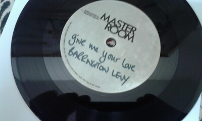 Barrington Levy , Money Moves , Give Me Your Love , 7'' ACETATE