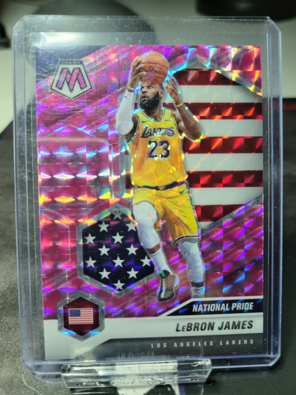 2020-21 Mosaic LeBron James Pink Camo National Pride Prizm Refractor SP Lakers