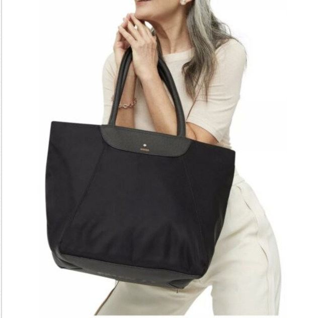 cassandra saint laurent