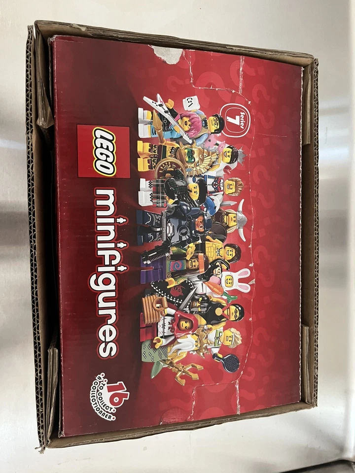 LEGO 8831 SERIES 7 MINIFIGURES - COMPLETE SET OF 16 SEALED PACKETS (2012) - Image 4 of 4