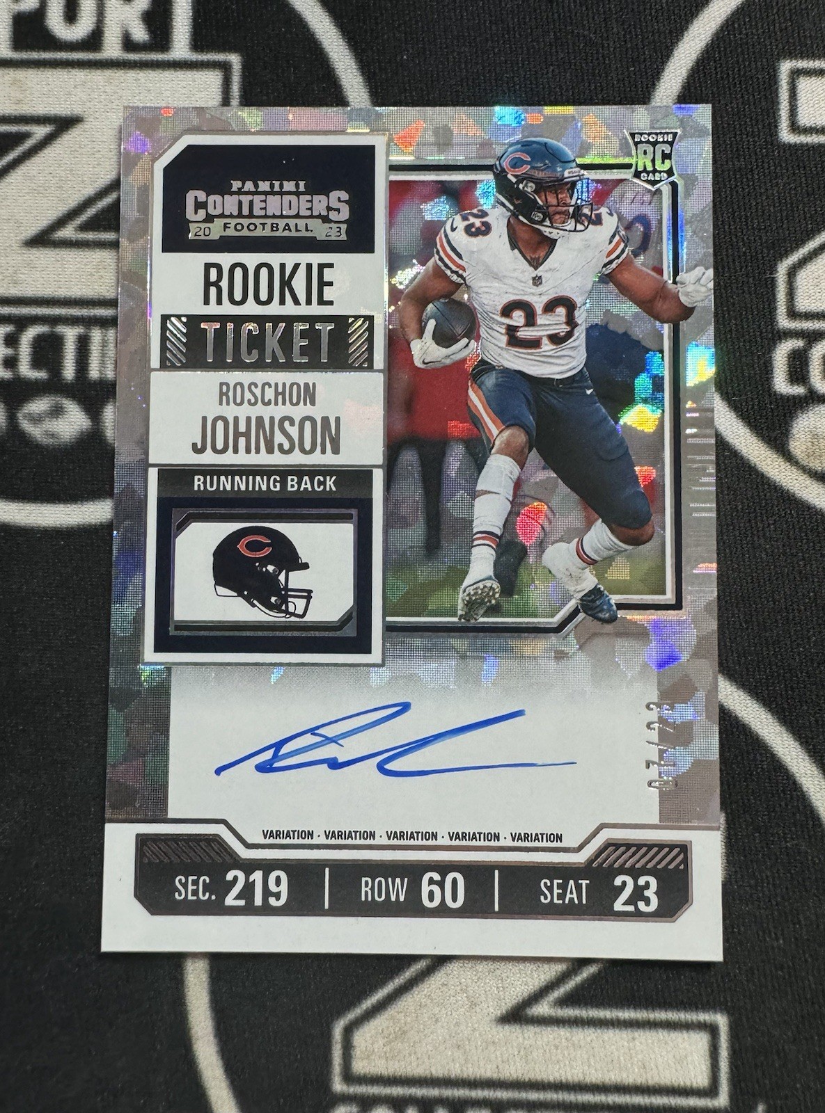 2023 Contenders Roschon Johnson Rookie Ticket Cracked Ice Variation Auto #07/23