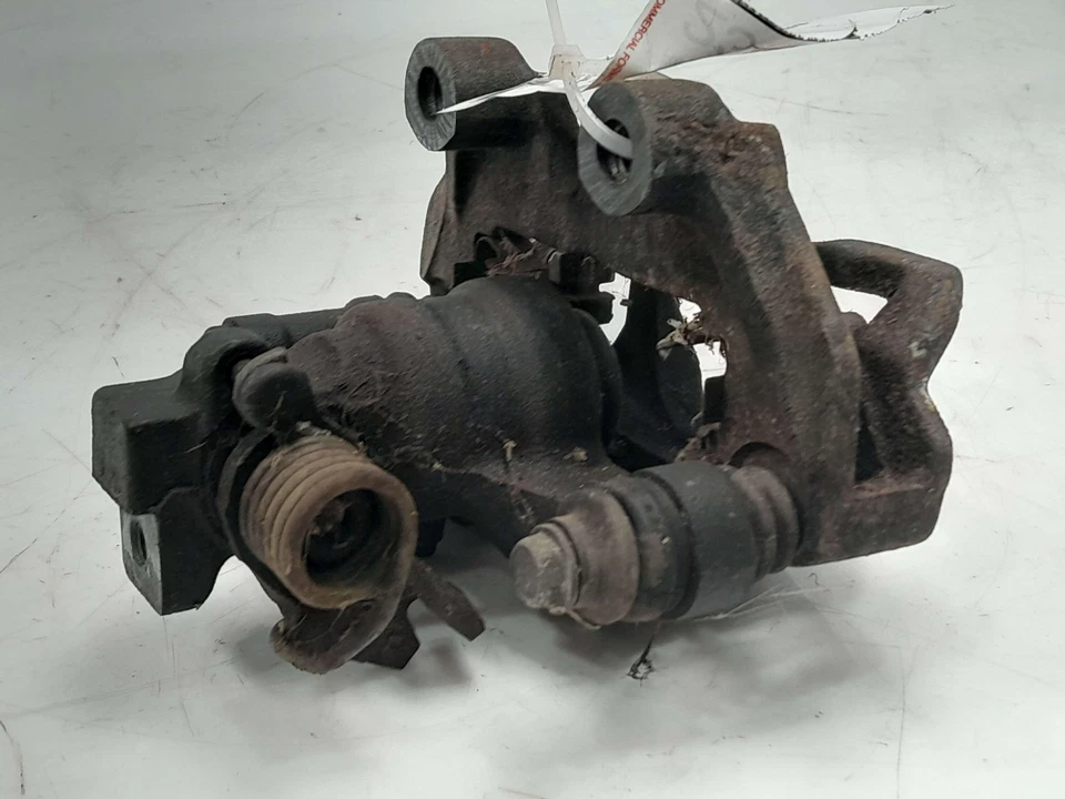 Conjunto de pinza de freno trasera Buick Park Avenue 99 lado del pasajero derecho OEM 88962838 Foto 3 de 4