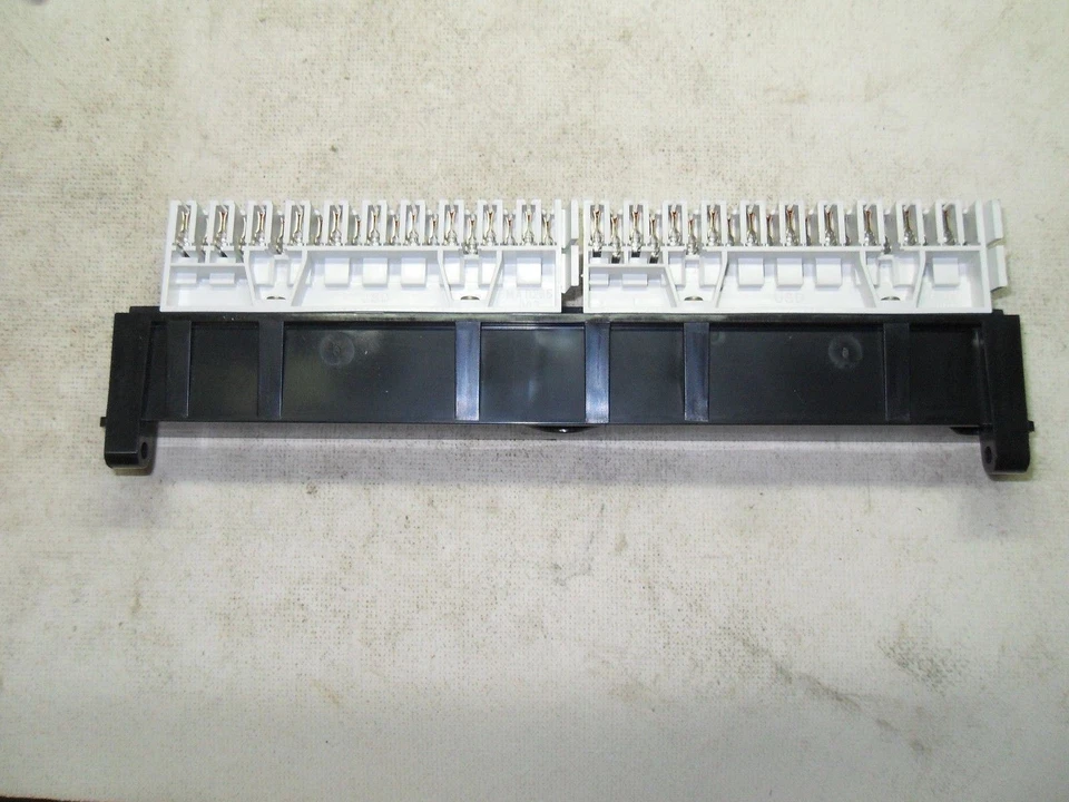 1 MODICON AS-8535-000 HIGH DENSITY/LOW DENSITY CONNECTOR - Image 3 of 3