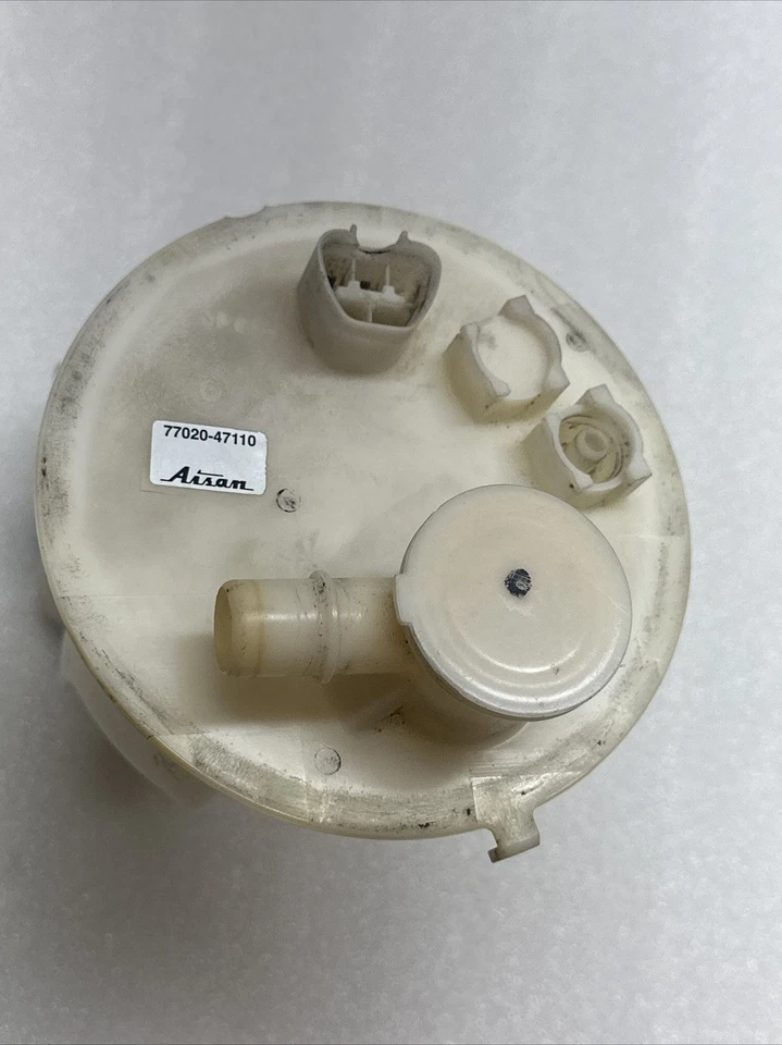 Conjunto de bomba de combustible Toyota Prius V 2012-2018 77020-47110 OEM Foto 2 de 4