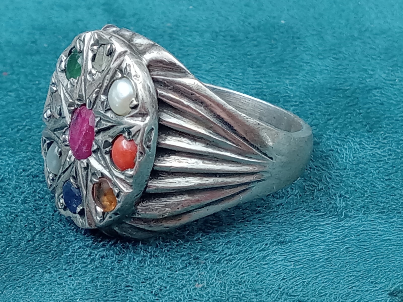 Sterling Silver Ring w. Ruby Center Stone & 8 Acc… - image 3