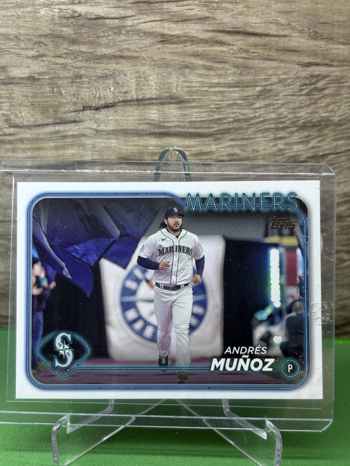 2024 Topps Series 2 Andres Munoz #488 Golden Mirror Image Variation