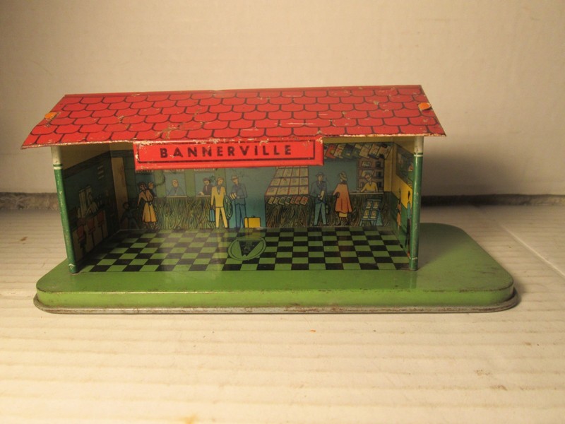 L@@K RARE ESTATE FIND BANNER BANNERVILLE TIN TRAIN BUILDING ONLY $10 !!