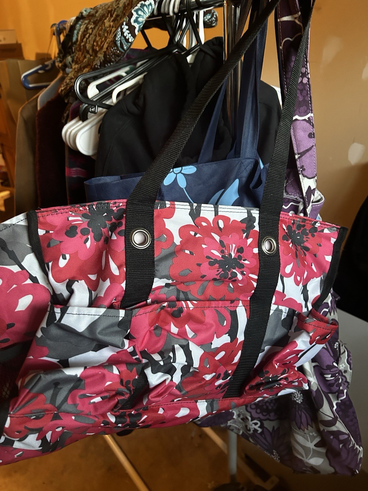 Thirty-One Floral Tote Bag Red Black Shoulder Straps Snap Closure Pockets