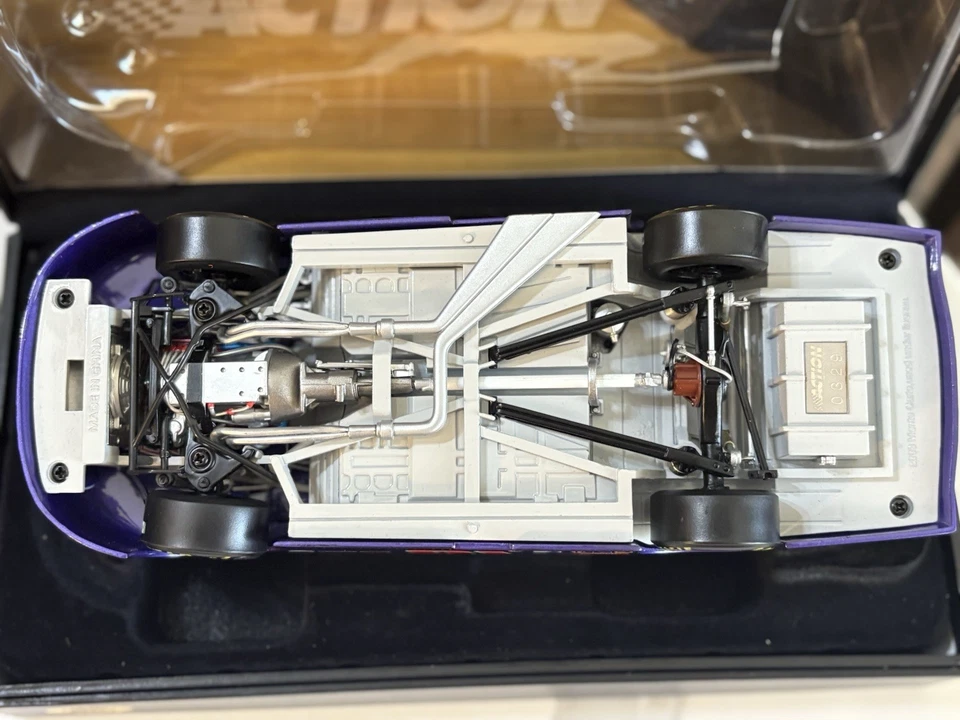 Bobby Labonte #18 Advair 2003 Monte Carlo Elite 1 de 444 P/N 401732 1:24 Foto 2 de 4