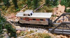 HO Scale: Tyco Burlington Route Caboose #2568; Vintage Model Railroad Train