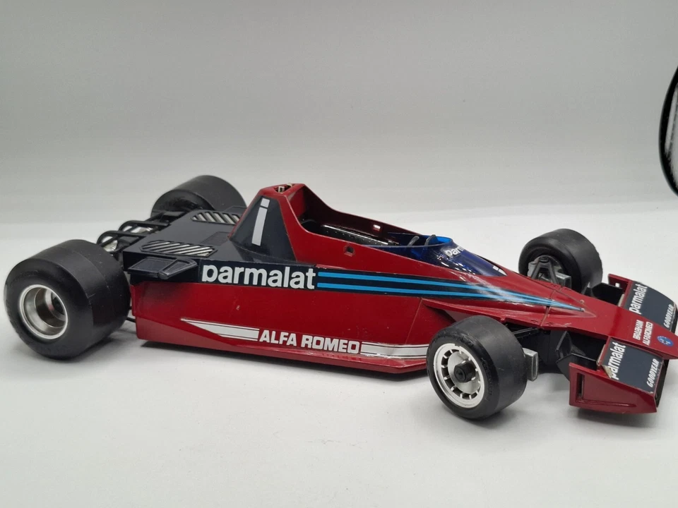 Vintage F1 Armalat Alfa Romeo Brabham Model - Red - 1:14 Scale - Parts Missing - Immagine 4 di 4