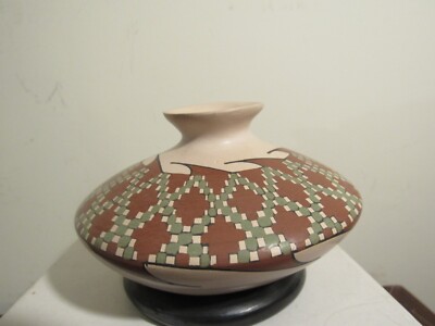 Mata Ortiz Seed Pot  Signed by Chela Acosta Mexico  3''H 4D''