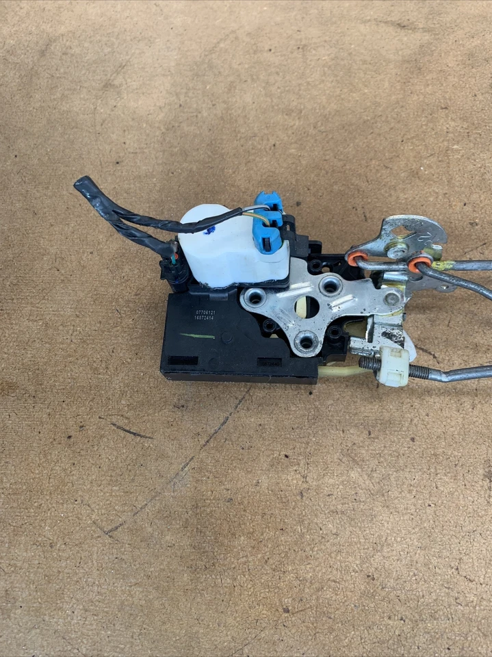 Pestillo de cerradura de puerta derecha para pasajero delantero Cadillac DTS 2006-2011 con manija exterior derecha Foto 3 de 4