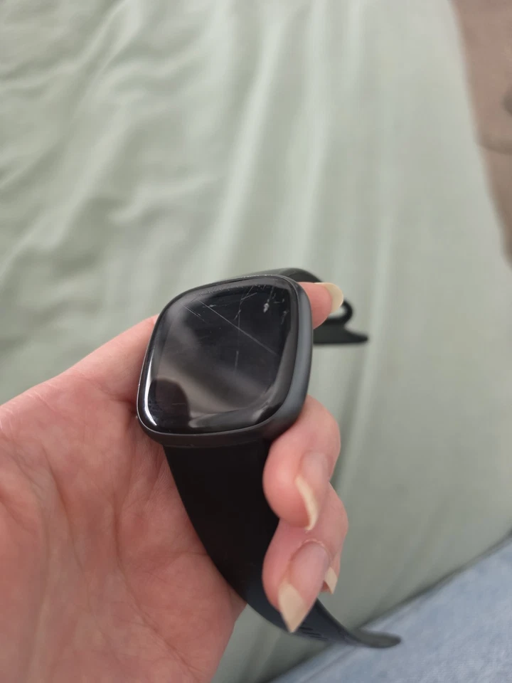 Fitbit Versa 4, photo 4 of 5