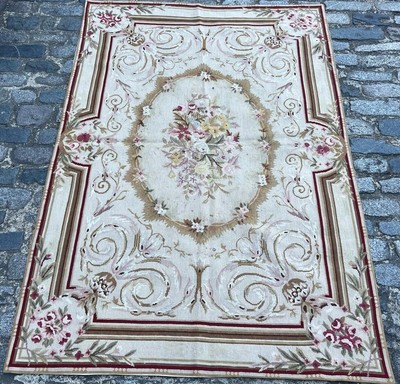 EIN WUNDERSCHÖNER NEUER HANDGEKNÜPFTER TRADITIONELLER AUBUSSON ORIENTTEPPICH (180 x 121 cm)*