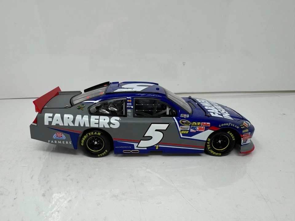 Lionel Nascar #5 Kasey Kahne Farmer's Insurance 2012 Impala 1:24 Diecast - Image 4 of 4