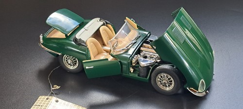 Franklin Mint 1:24 Scale - 1961 Jaguar E-Type Convertible - Picture 13 of 15