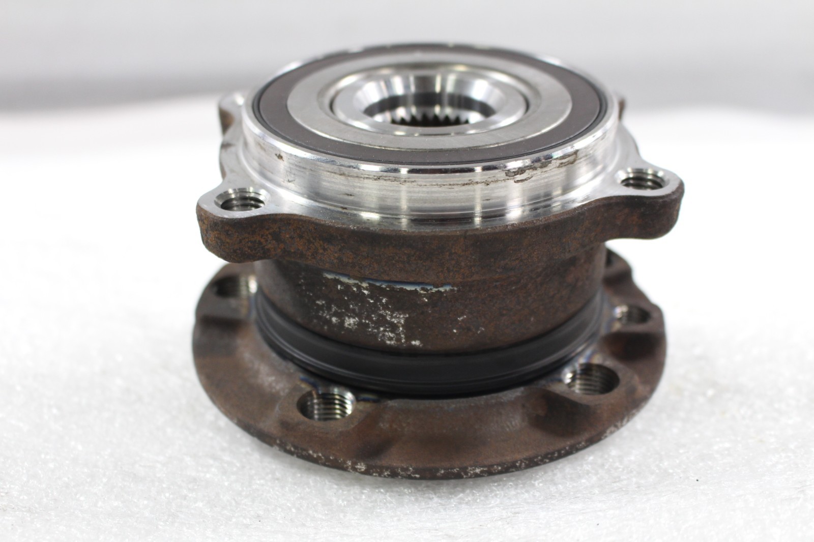 Maserati Ghibli, Quattroporte, Front Wheel Hub, Used, P/N 670003580